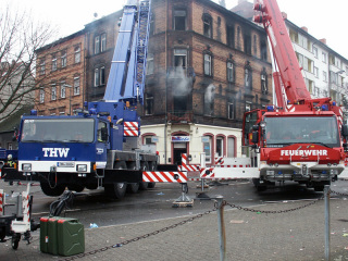 THW und Feuerwehr bei der Zusammenarbeit